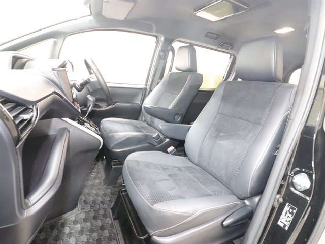 トヨタ ヴォクシー ＺＳ煌３