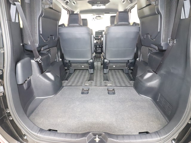 トヨタ ヴォクシー ＺＳ煌３