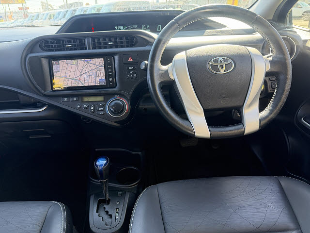 トヨタ アクア Gﾌﾞﾗｯｸﾚｻﾞｰｾﾚｸｼｮﾝ