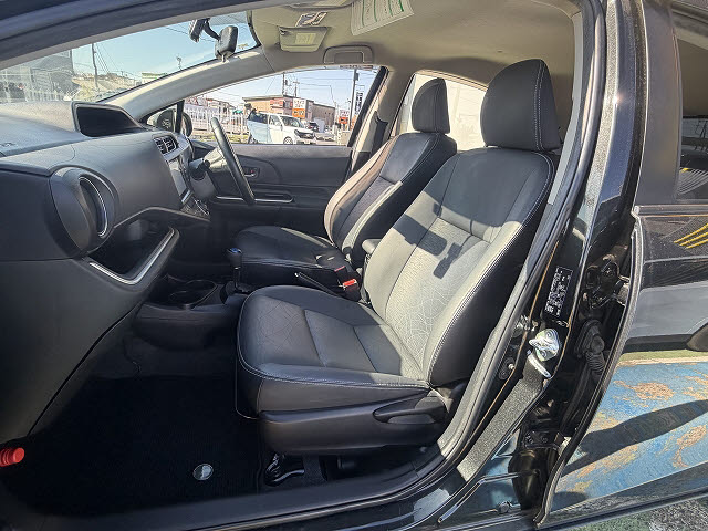 トヨタ アクア Gﾌﾞﾗｯｸﾚｻﾞｰｾﾚｸｼｮﾝ