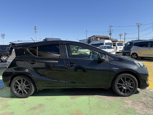 トヨタ アクア Gﾌﾞﾗｯｸﾚｻﾞｰｾﾚｸｼｮﾝ