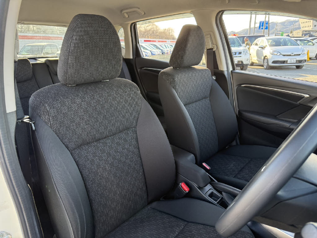 ホンダ フィット 13G・Lﾊﾟｯｹｰｼﾞ 4WD