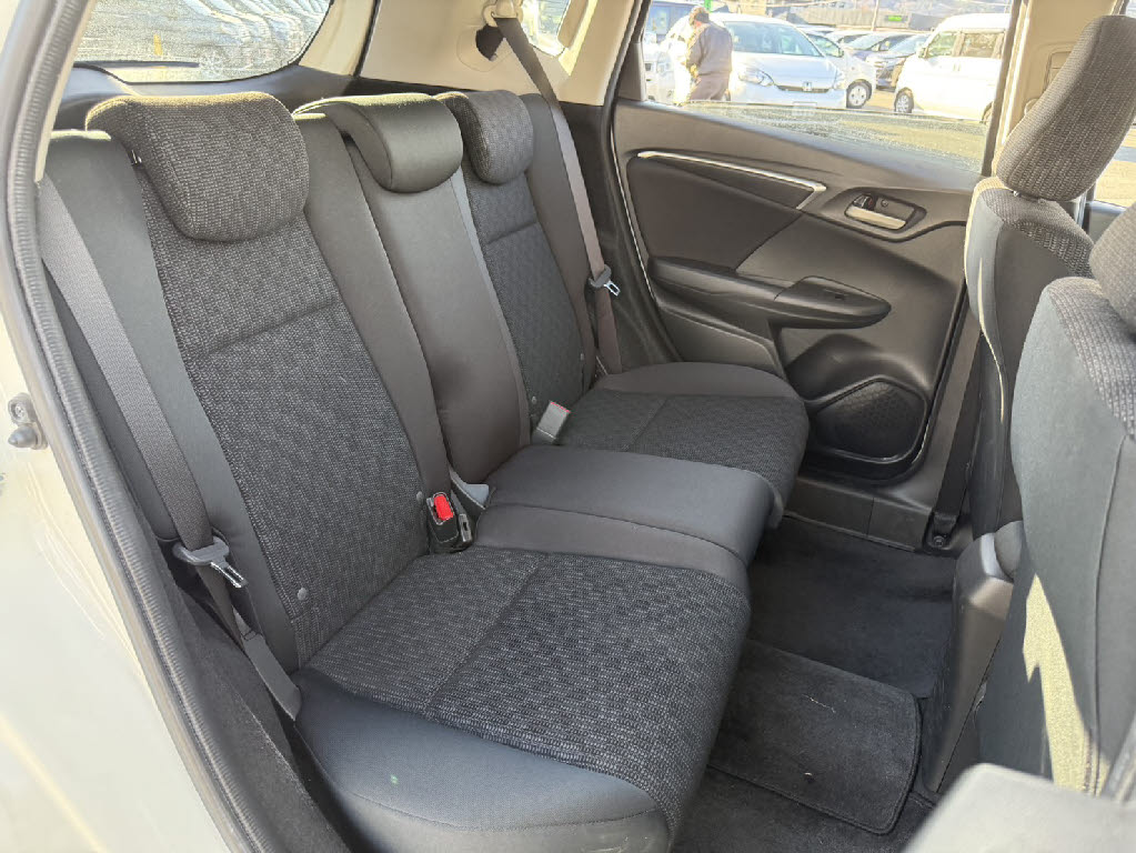 ホンダ フィット 13G・Lﾊﾟｯｹｰｼﾞ 4WD