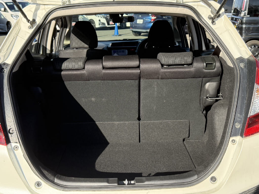 ホンダ フィット 13G・Lﾊﾟｯｹｰｼﾞ 4WD