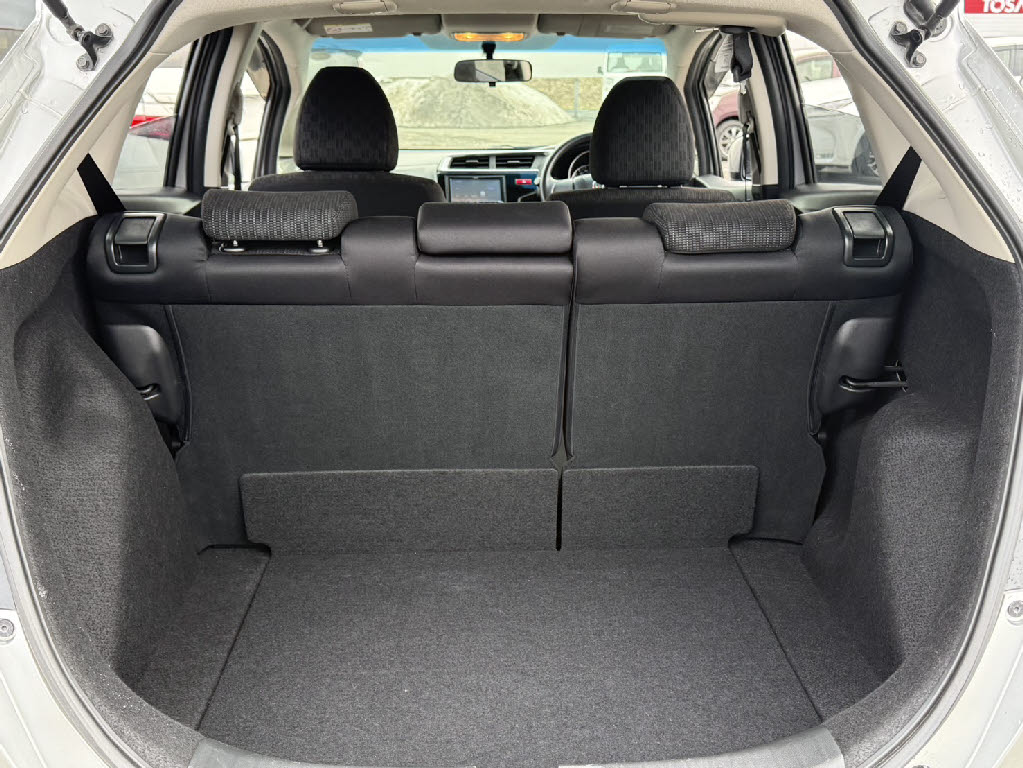 ホンダ フィット 13G・Fﾊﾟｯｹｰｼﾞ 4WD