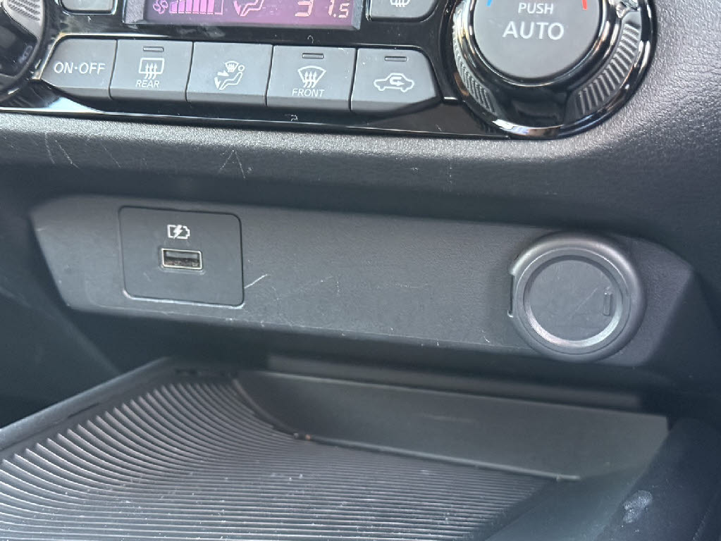 ニッサン ノート X FOUR 4WD