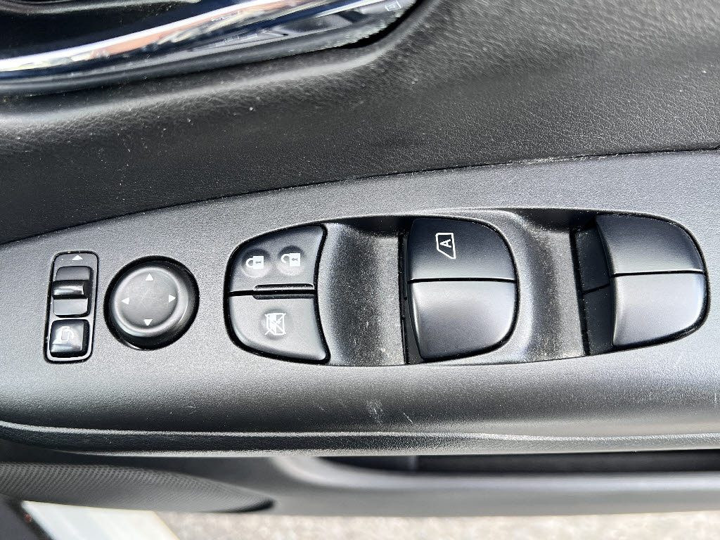 ニッサン セレナＨＶ e-POWER ﾊｲｳｪｲｽﾀｰ