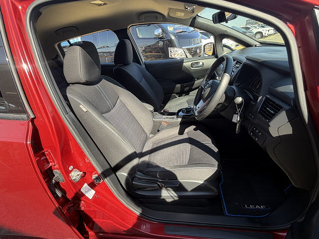 ニッサン リーフ X