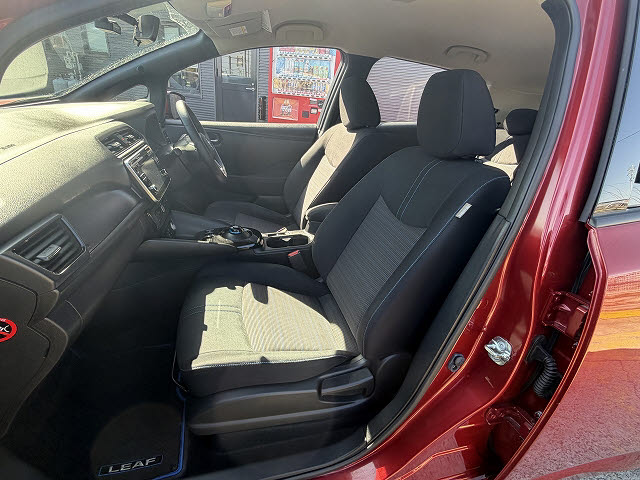 ニッサン リーフ X