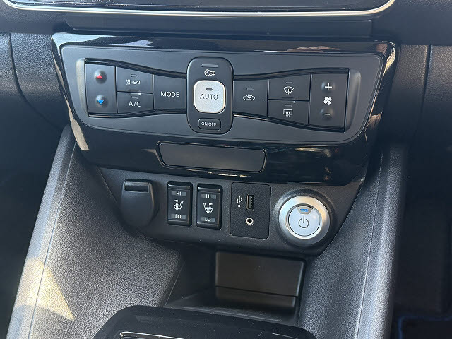 ニッサン リーフ X