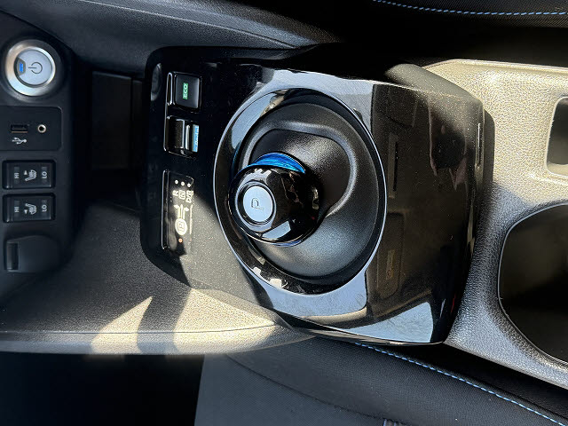 ニッサン リーフ X