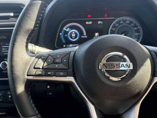 ニッサン リーフ X