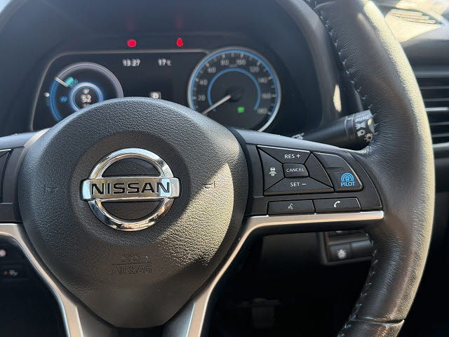 ニッサン リーフ X
