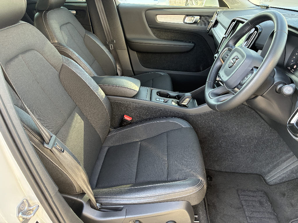 ボルボ ボルボ ＸＣ４０ T4 ﾓﾒﾝﾀﾑ