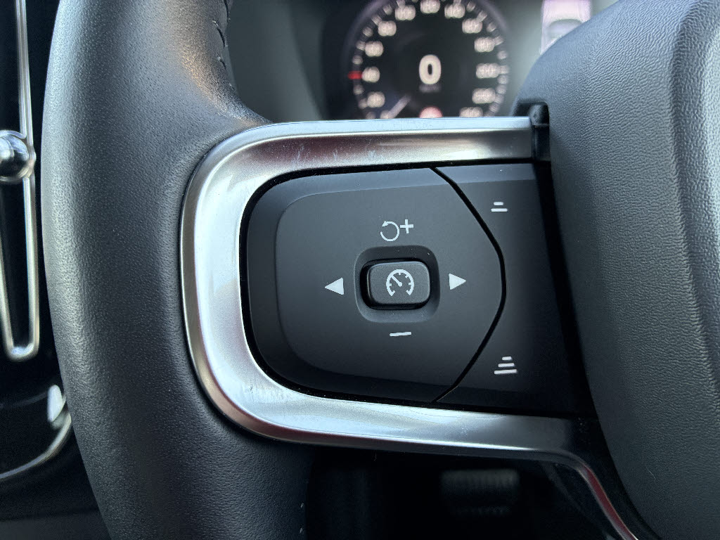 ボルボ ボルボ ＸＣ４０ T4 ﾓﾒﾝﾀﾑ