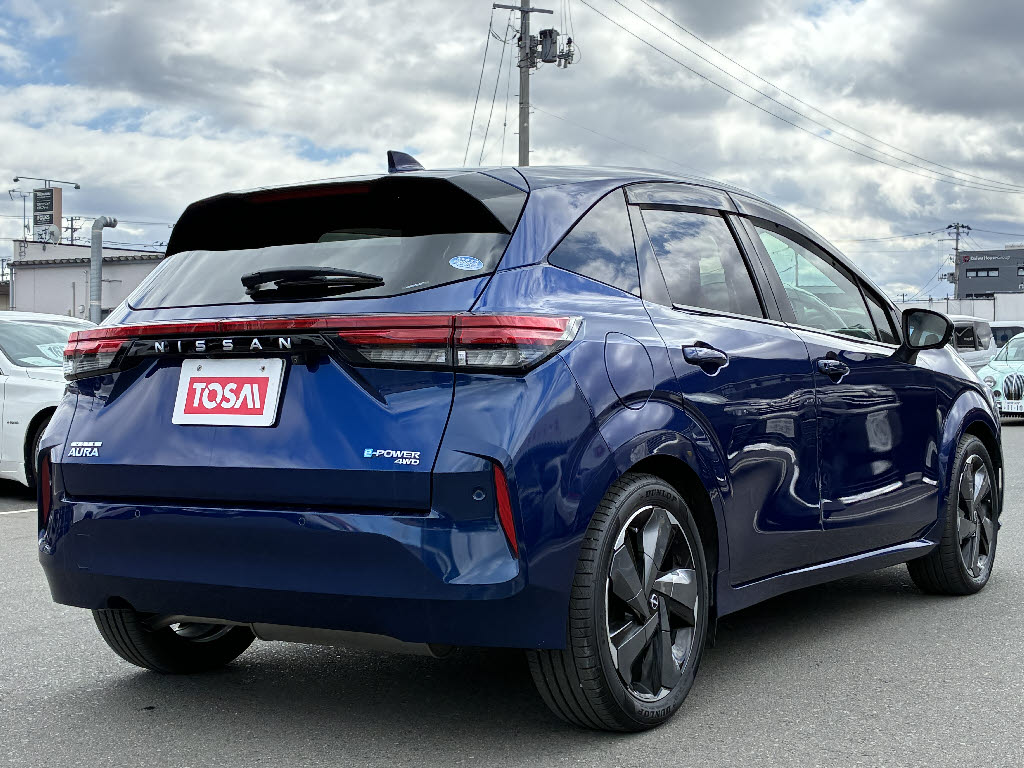 ニッサン オーラ G FOUR ﾚｻﾞｰｴﾃﾞｨｼｮﾝ 4WD