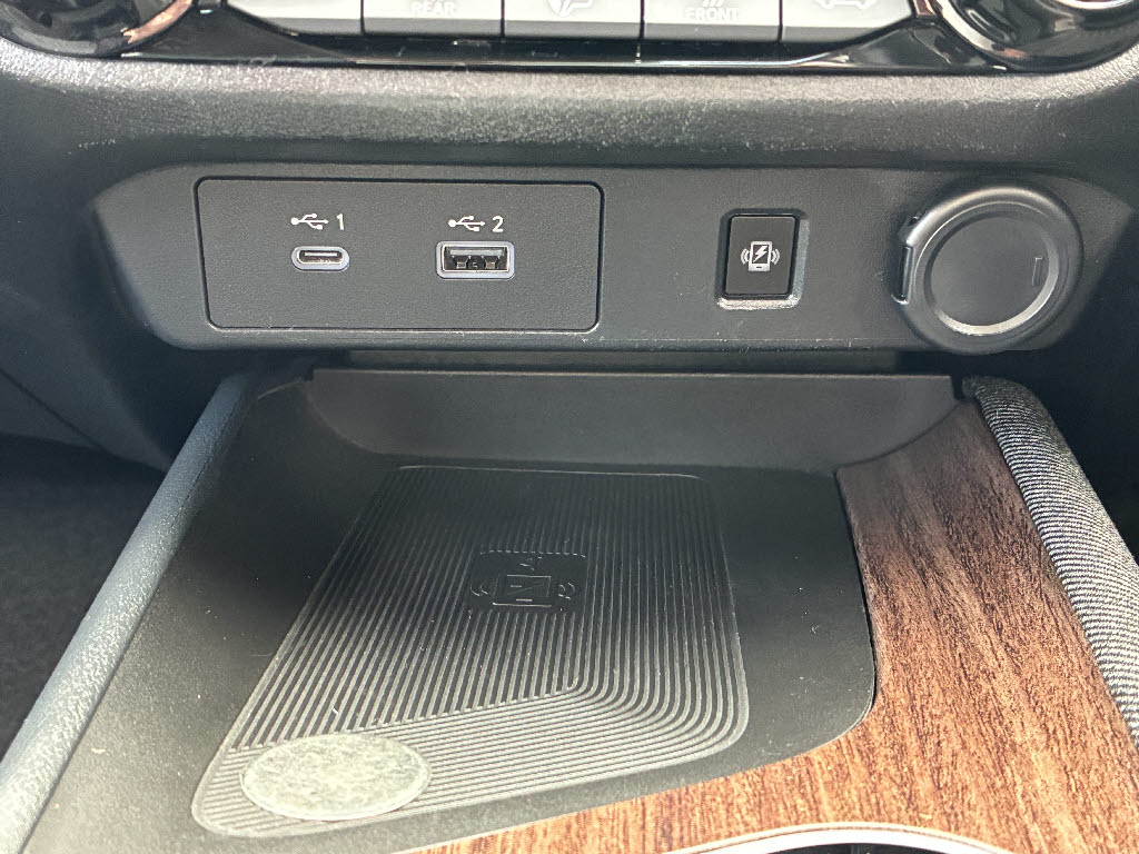 ニッサン オーラ G FOUR ﾚｻﾞｰｴﾃﾞｨｼｮﾝ 4WD