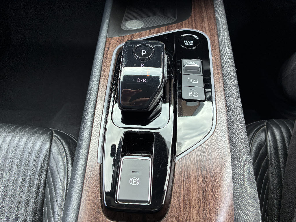 ニッサン オーラ G FOUR ﾚｻﾞｰｴﾃﾞｨｼｮﾝ 4WD