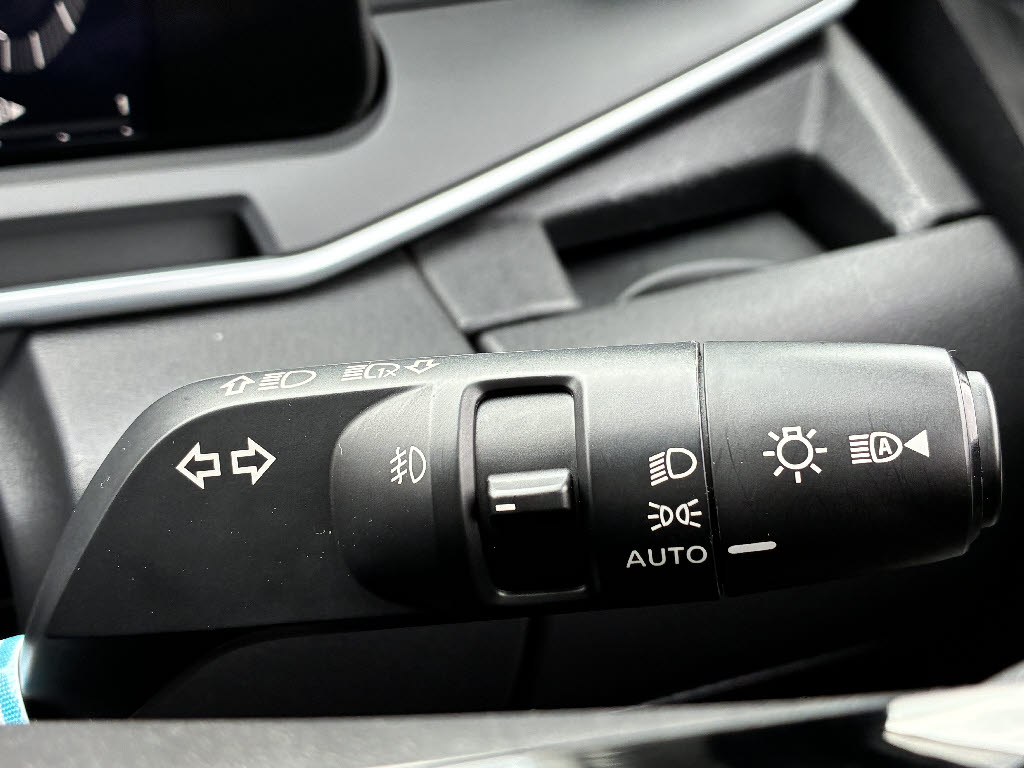 ニッサン オーラ G FOUR ﾚｻﾞｰｴﾃﾞｨｼｮﾝ 4WD