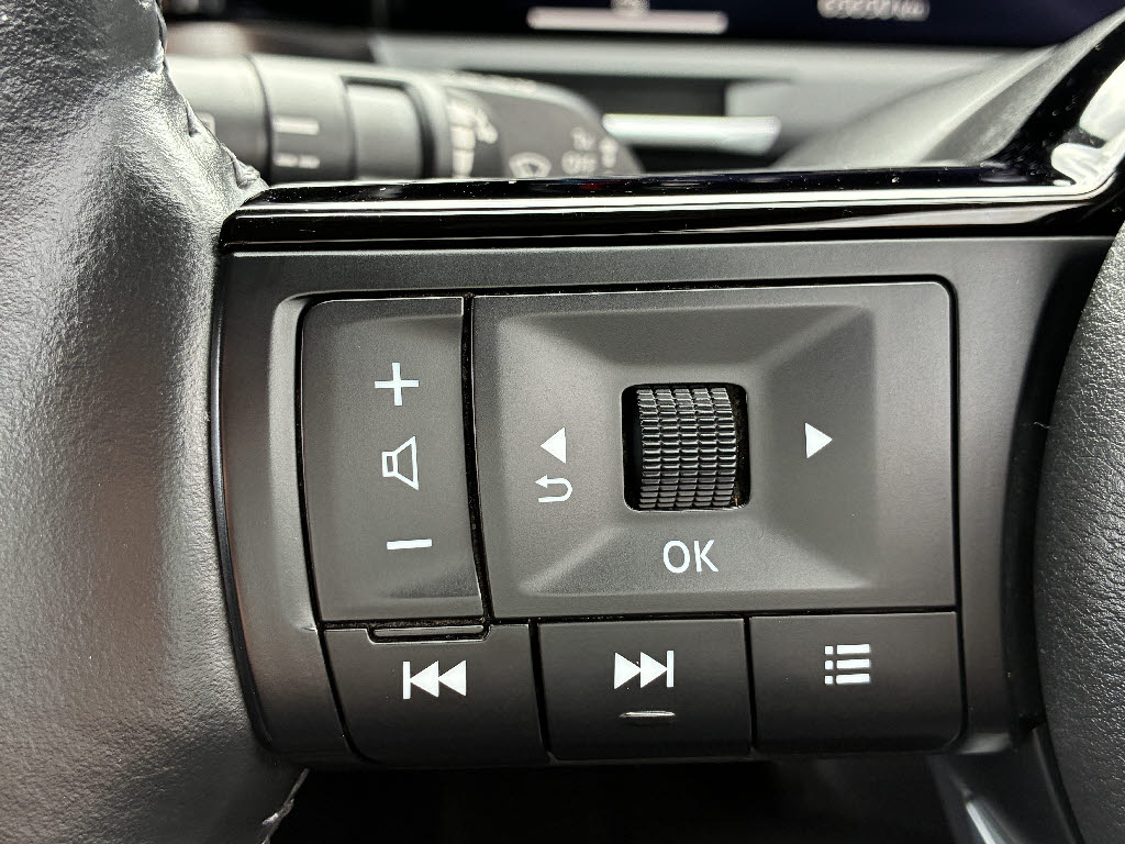 ニッサン オーラ G FOUR ﾚｻﾞｰｴﾃﾞｨｼｮﾝ 4WD