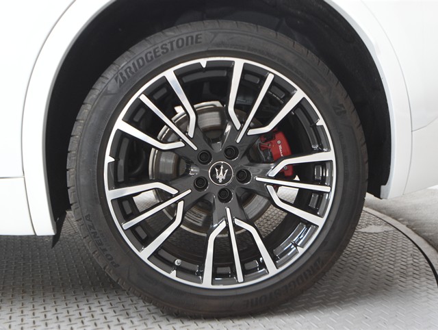 その他輸入車 マセラティ グレカーレ ＧＴ