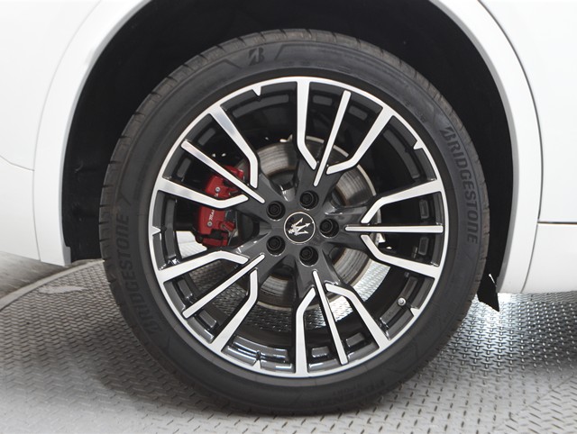 その他輸入車 マセラティ グレカーレ ＧＴ