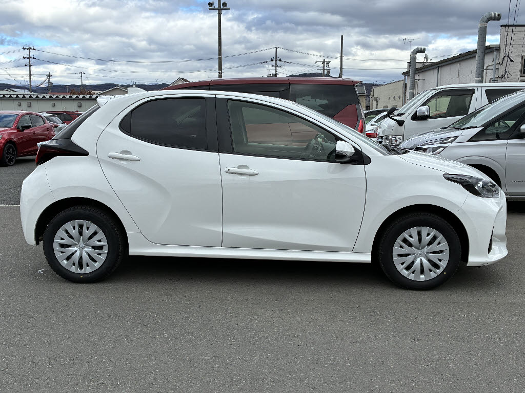 トヨタ ヤリス ハイブリッド X 4WD