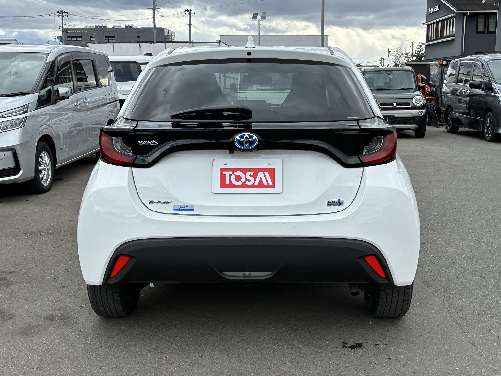 トヨタ ヤリス ハイブリッド X 4WD