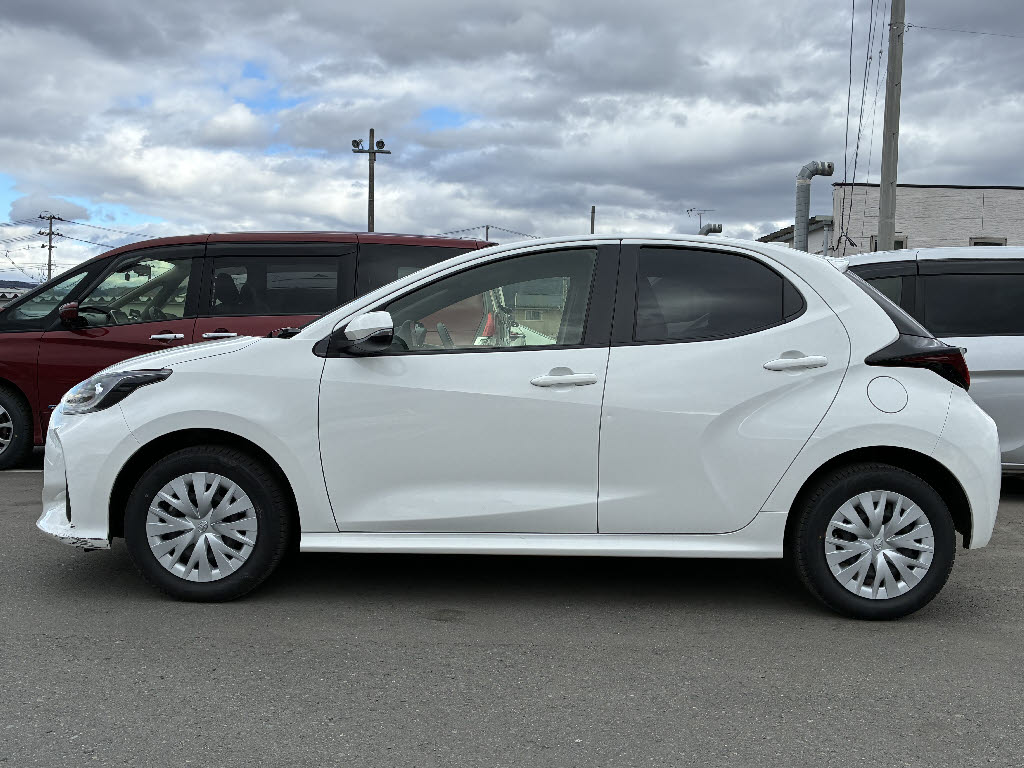 トヨタ ヤリス ハイブリッド X 4WD