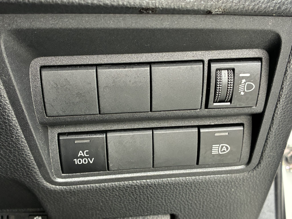 トヨタ ヤリス ハイブリッド X 4WD