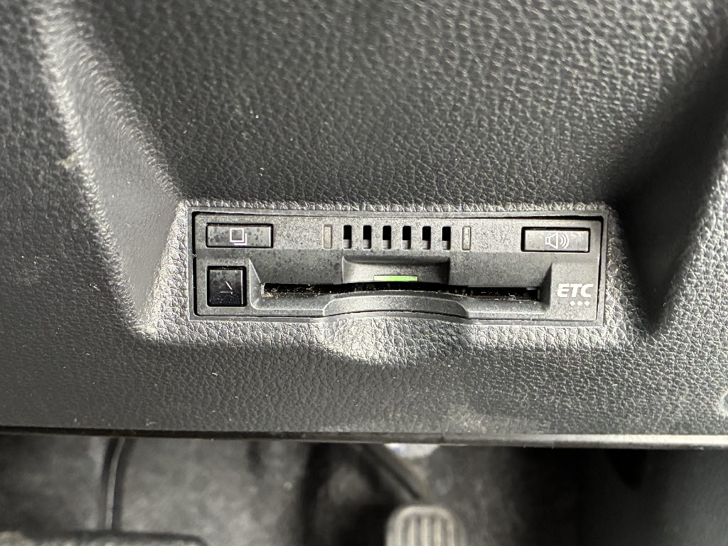 トヨタ ヤリス ハイブリッド X 4WD