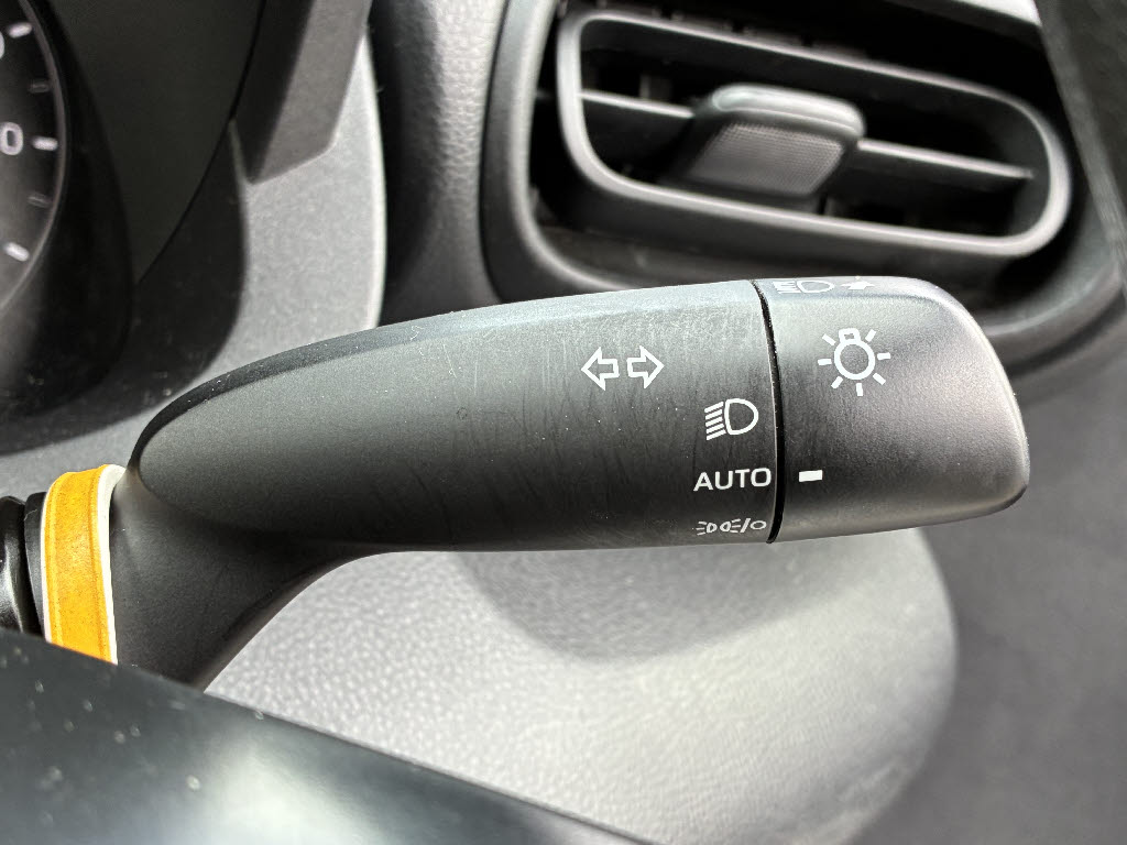 トヨタ ヤリス ハイブリッド X 4WD