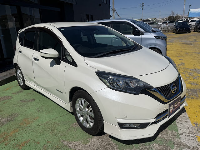 ニッサン ノート ｅパワーメダリスト