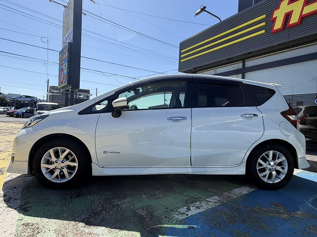 ニッサン ノート ｅパワーメダリスト