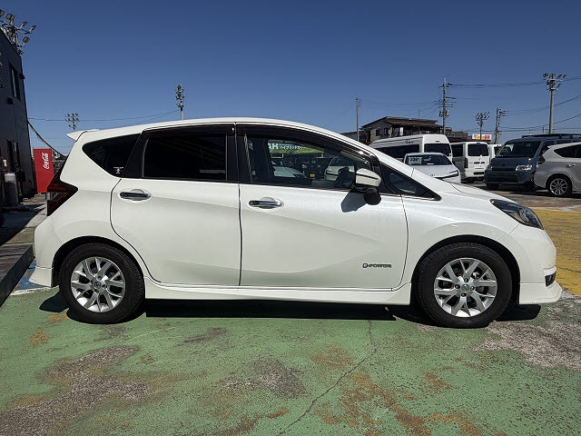 ニッサン ノート ｅパワーメダリスト