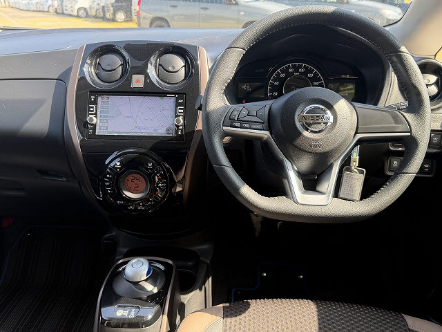 ニッサン ノート ｅパワーメダリスト