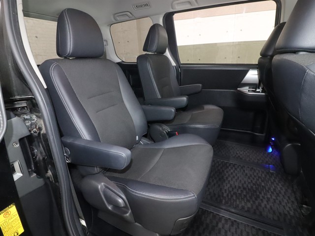 トヨタ ヴォクシー ZS 煌3