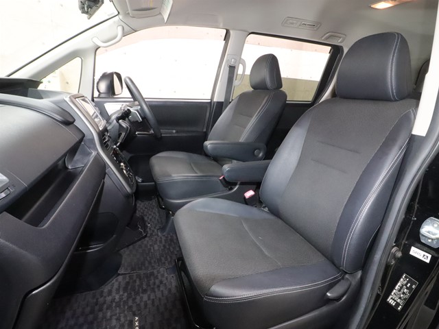 トヨタ ヴォクシー ZS 煌3