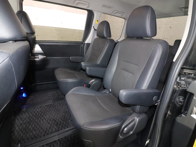 トヨタ ヴォクシー ZS 煌3