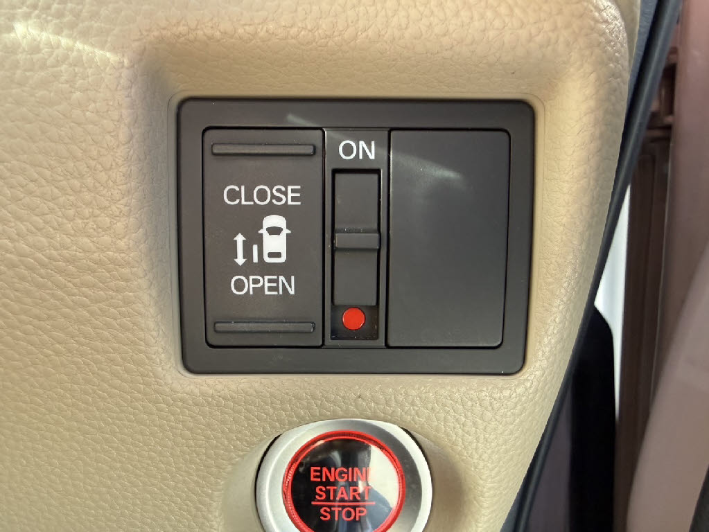 ホンダ Ｎ　ＢＯＸ G・Lﾎﾝﾀﾞｾﾝｼﾝｸﾞ 4WD