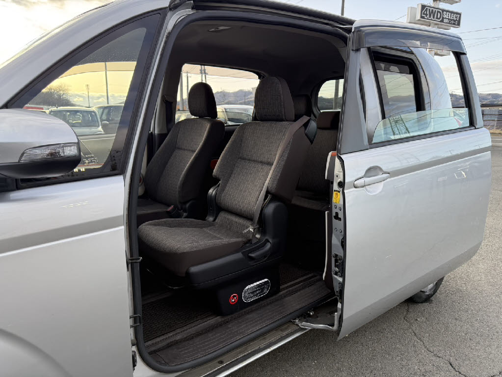 トヨタ ポルテ X 4WD