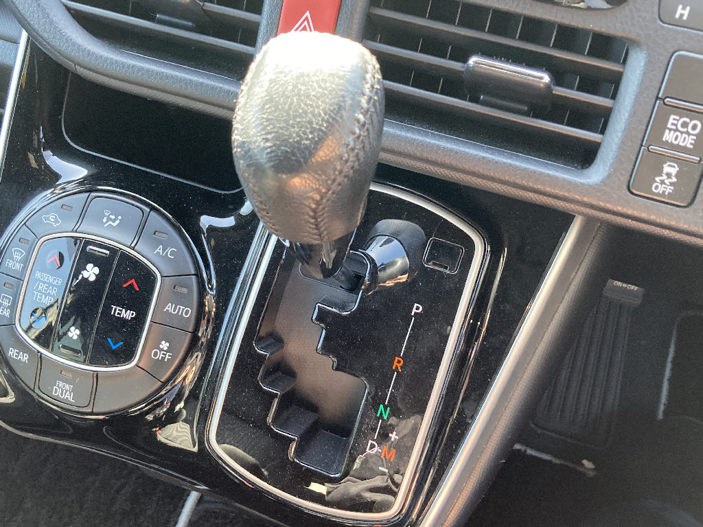 トヨタ ヴォクシー ZS 煌 4WD