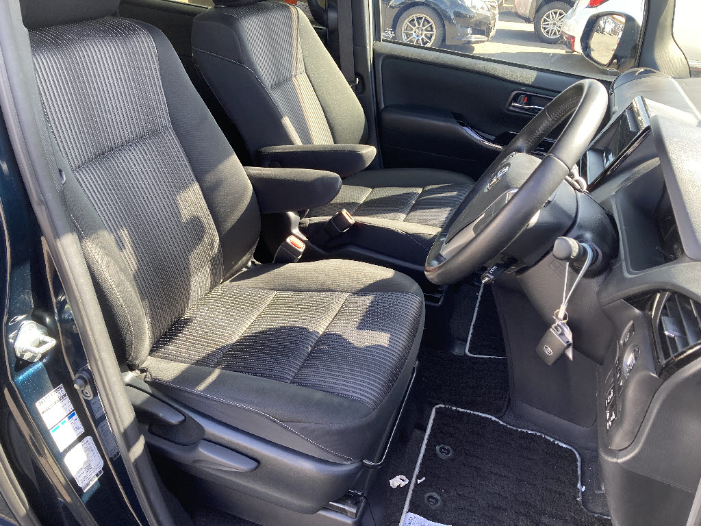 トヨタ ヴォクシー ZS 煌 4WD