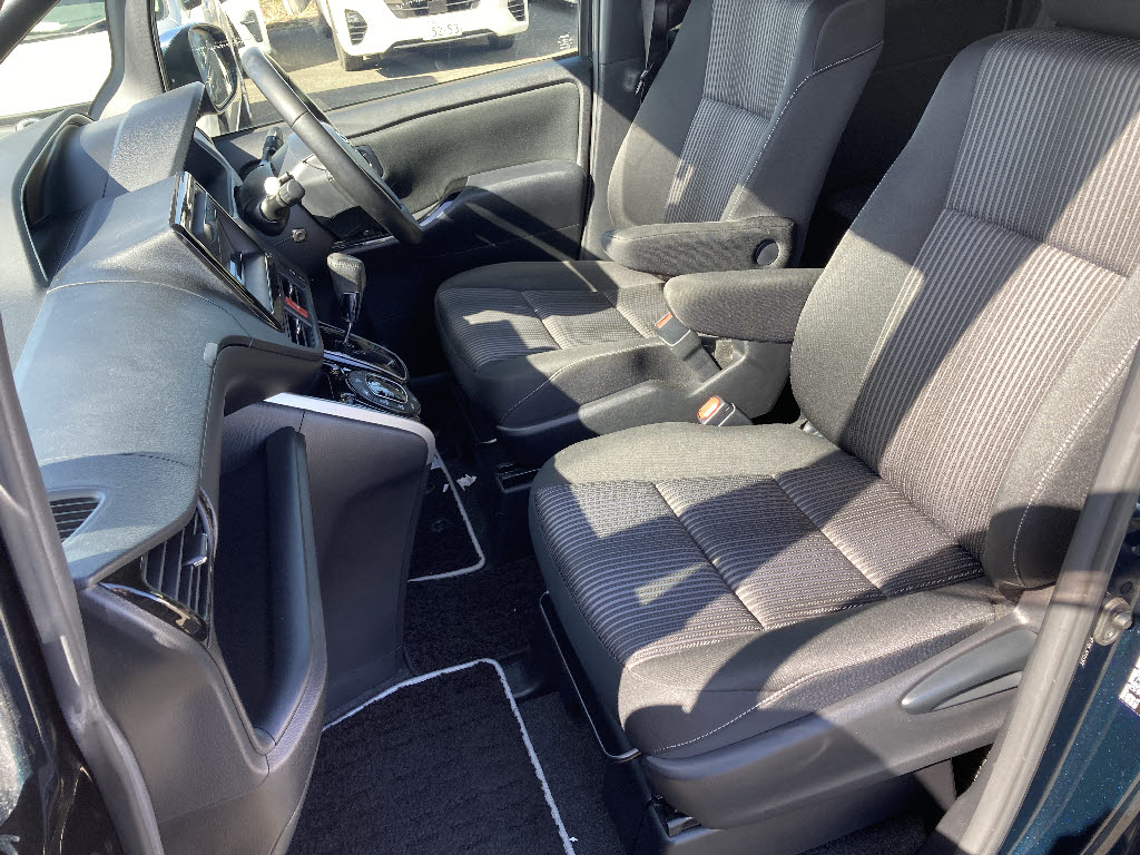 トヨタ ヴォクシー ZS 煌 4WD