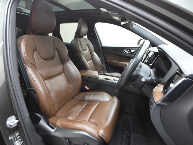 ボルボ ボルボ ＸＣ６０ B5　AWDｲﾝｽｸﾘﾌﾟｼｮﾝ