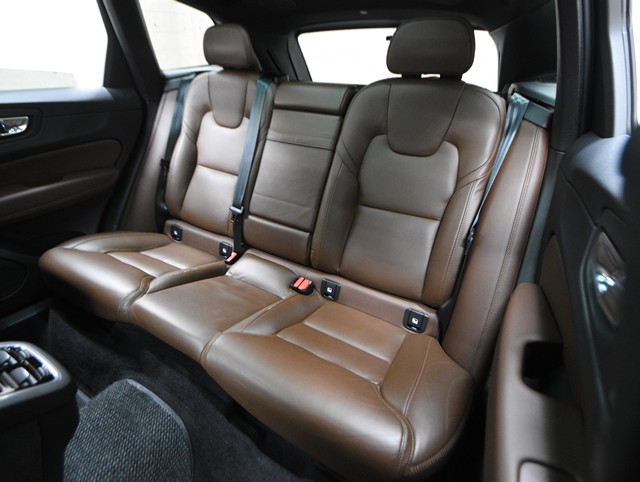 ボルボ ボルボ ＸＣ６０ B5　AWDｲﾝｽｸﾘﾌﾟｼｮﾝ