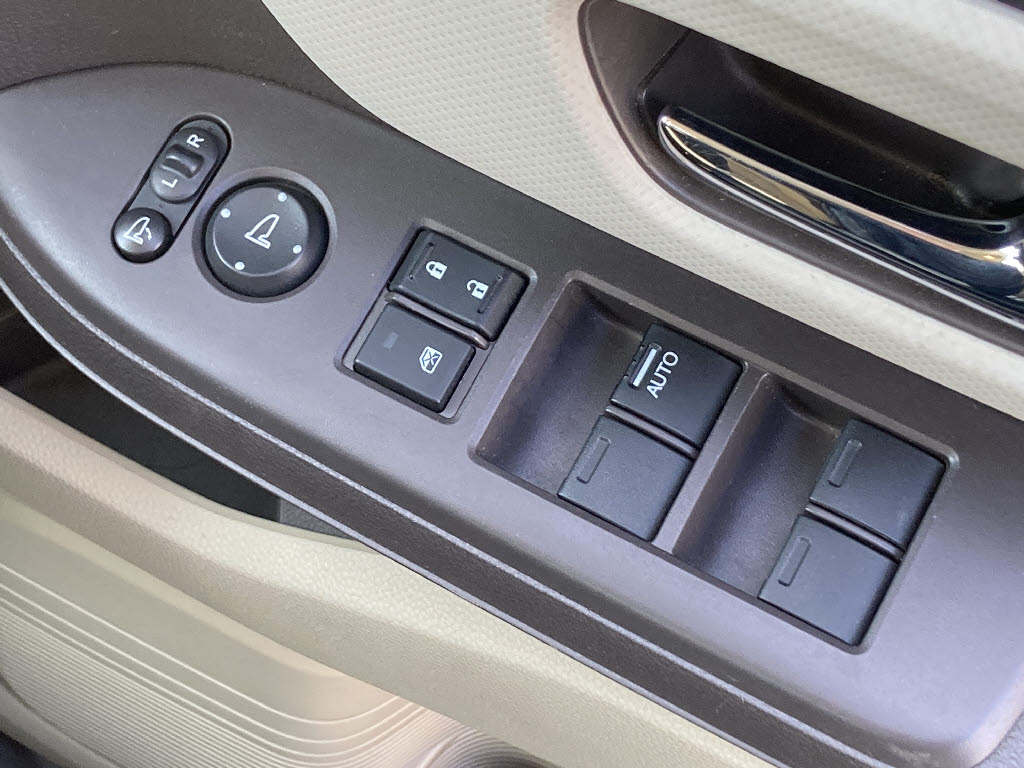 ホンダ Ｎ　ＢＯＸ G Lﾀｰﾎﾞﾎﾝﾀﾞｾﾝｼﾝｸﾞ 4WD