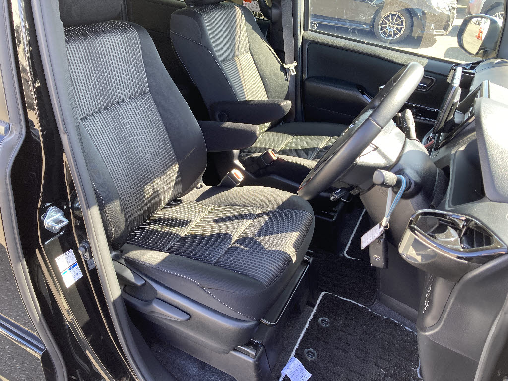 トヨタ ヴォクシー ZS 煌Ⅱ 4WD