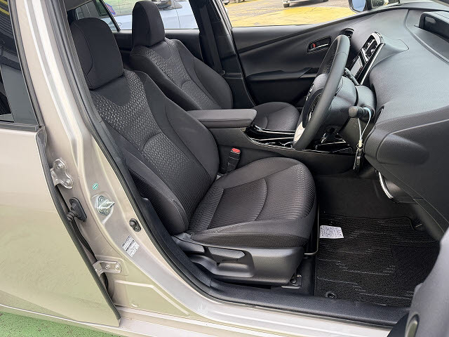 トヨタ プリウス Sセーフティプラス