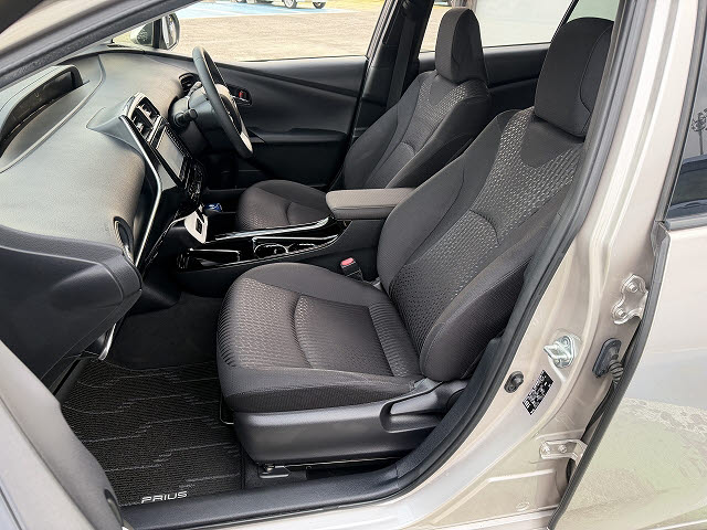 トヨタ プリウス Sセーフティプラス